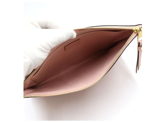 Louis Vuitton Borsa a Pochette Daily Pouch Monogram Empreinte Rosa - vista 5