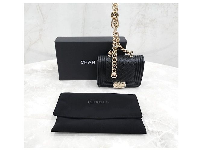 Chanel Mini borsa a cintura New Boy in vitello chevron nero - vista 8