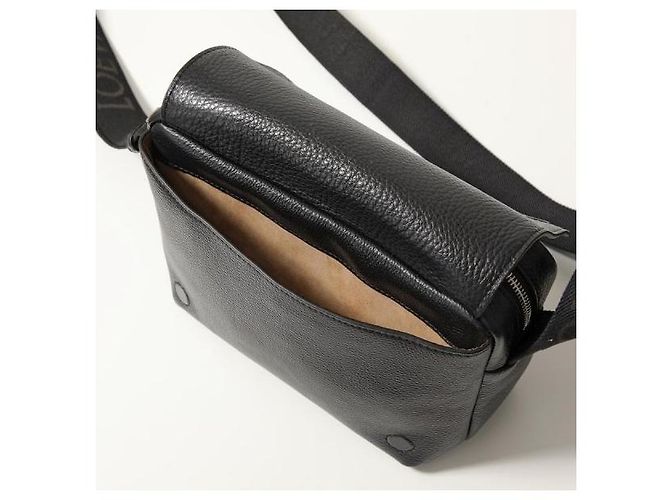 Loewe Bolsa Messenger Medium Pebble em couro de bezerro grão flexível Preto - vista 6