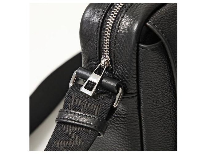 Loewe Bolsa Messenger Medium Pebble em couro de bezerro grão flexível Preto - vista 7