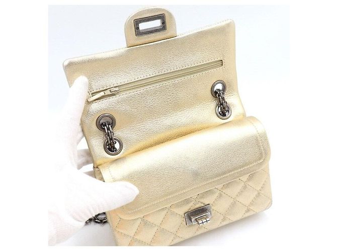 Chanel Vintage Mini Schultertasche aus Kalbsleder Golden - Ansicht 6