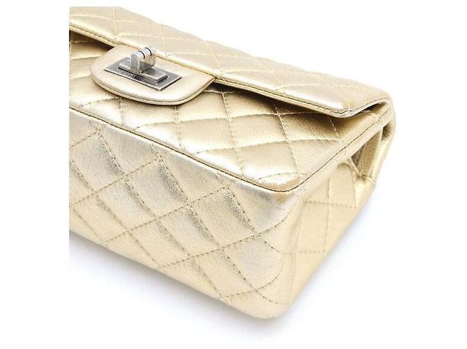 Chanel Vintage Mini Schultertasche aus Kalbsleder Golden - Ansicht 8