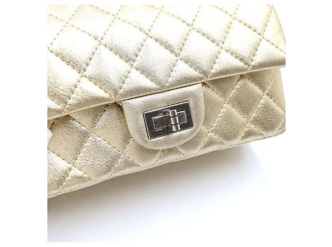 Chanel Vintage Mini Schultertasche aus Kalbsleder Golden - Ansicht 9