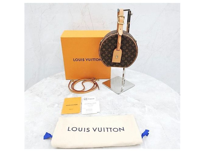 Louis Vuitton Borsa Crossbody Petite Bouat Chapeau Monogram Multicolore - vista 9
