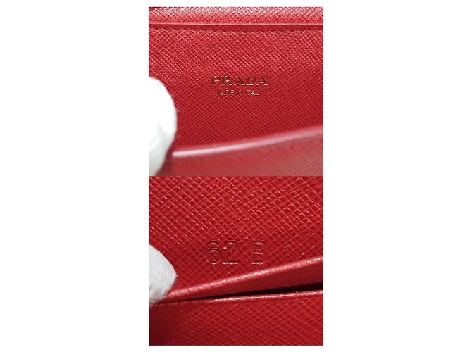 Prada Bolsa Crossbody de Saffiano com Aba e Corrente - vista 9