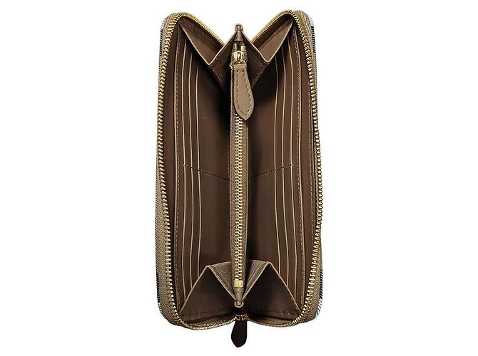 Burberry Portafoglio lungo con zip da donna Canvas Earth Marrone - vista 9