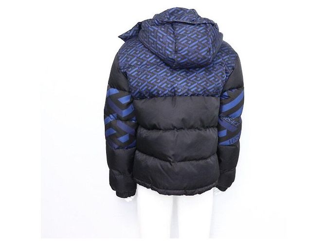 Versace Casaco acolchoado com capuz para homem em penugem de ganso com estampado Greca Azul - vista 4