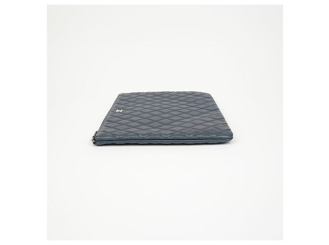 Chanel Clutch Caviar Classic Large Navy Gold Blu - vista 4