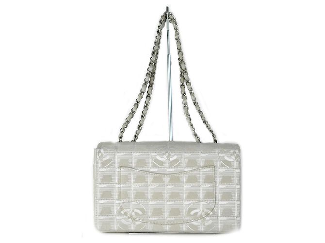 Chanel Bolso de Hombro con Solapa Travel Plata - vista 3