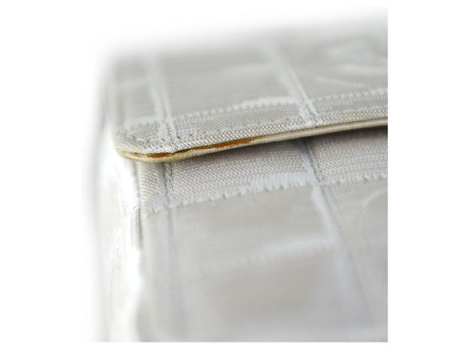 Chanel Bolso de Hombro con Solapa Travel Plata - vista 5