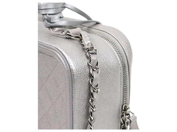 Chanel Borsa Vanity Tote in filigrana Caviar argento - vista 11