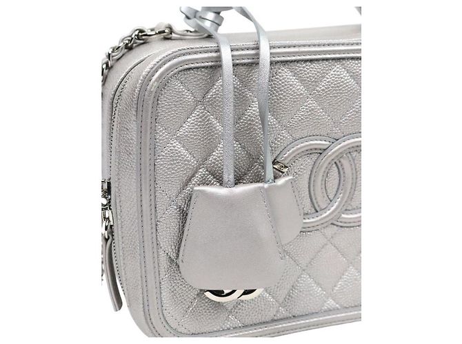 Chanel Borsa Vanity Tote in filigrana Caviar argento - vista 13