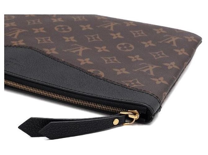 Louis Vuitton Borsa a Pochette Monogram Daily Pouch Multicolore - vista 8
