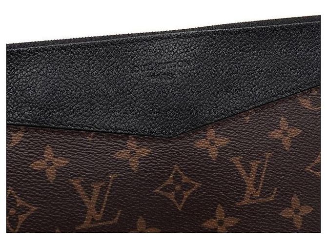 Louis Vuitton Borsa a Pochette Monogram Daily Pouch Multicolore - vista 9