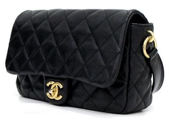 Chanel Borsa a tracolla e borsa a spalla con patta CC in pelle nera e tono oro Season Nero - vista 3