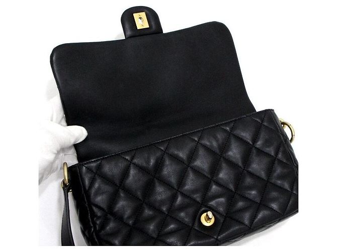 Chanel Borsa a tracolla e borsa a spalla con patta CC in pelle nera e tono oro Season Nero - vista 6