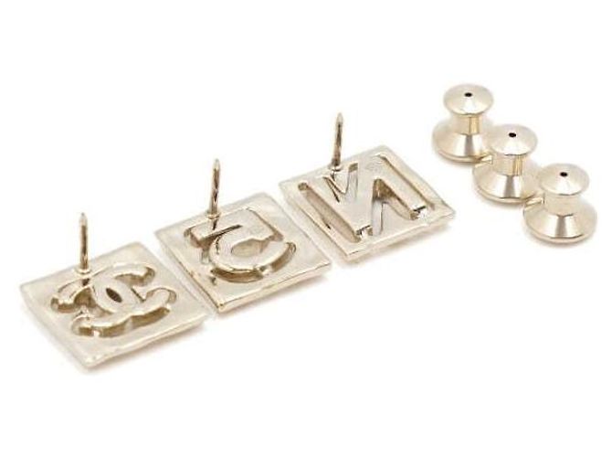 Chanel Conjunto de Broches Quadrados com Inicial em Cristal Banhado a Ouro Branco - vista 6