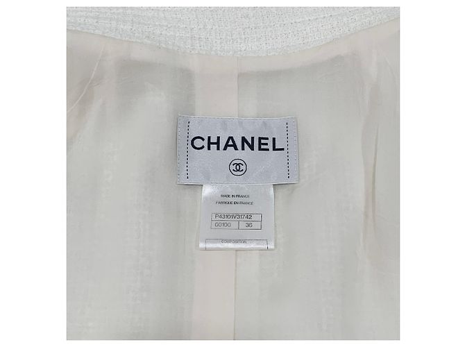 Chanel Chaqueta de Tweed con Botones Logo CC Blanco - vista 7