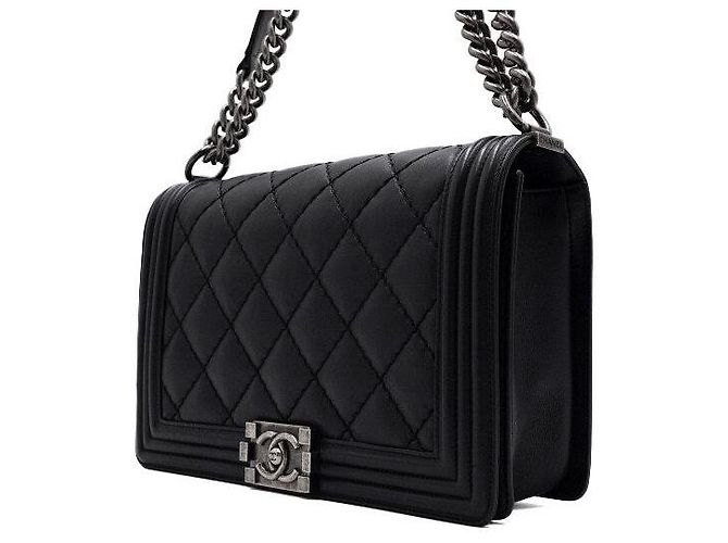 Chanel Bolsa de ombro e transversal com aba e corrente prateada Preto - vista 2
