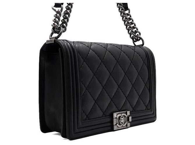 Chanel Bolsa de ombro e transversal com aba e corrente prateada Preto - vista 3