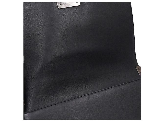 Chanel Bolsa de ombro e transversal com aba e corrente prateada Preto - vista 8