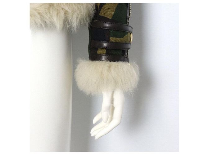 Burberry Giacca da donna in cotone camo, pelle e shearling - vista 3