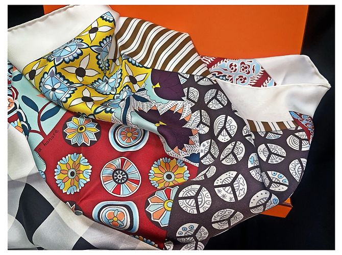 Hermès Pañuelo de seda triangular gigante Sarasa Multicolor - vista 3