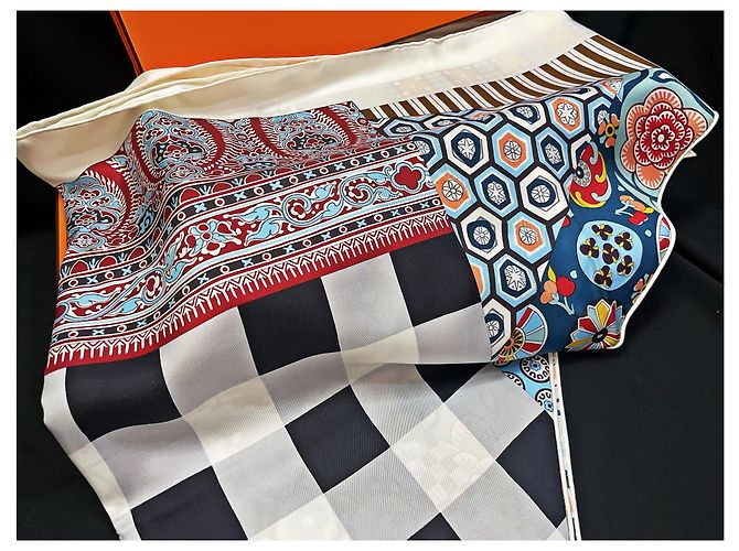 Hermès Pañuelo de seda triangular gigante Sarasa Multicolor - vista 4