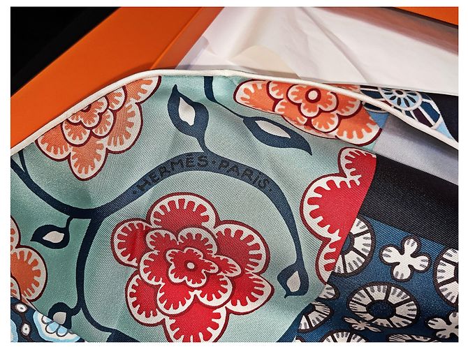 Hermès Pañuelo de seda triangular gigante Sarasa Multicolor - vista 6