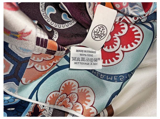Hermès Pañuelo de seda triangular gigante Sarasa Multicolor - vista 7