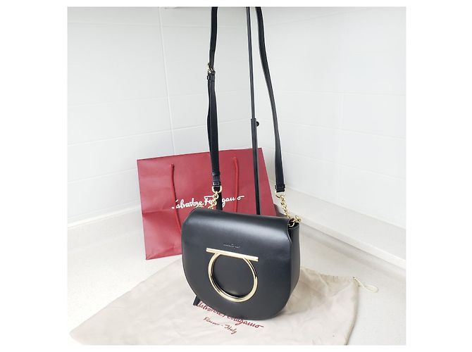 Salvatore Ferragamo Borsa a tracolla con patta Gancini Bella Nero - vista 10