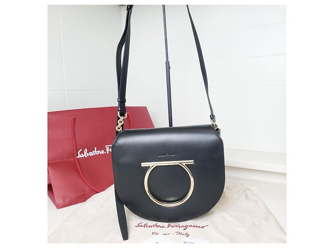Salvatore Ferragamo Borsa a tracolla con patta Gancini Bella Nero - vista 2