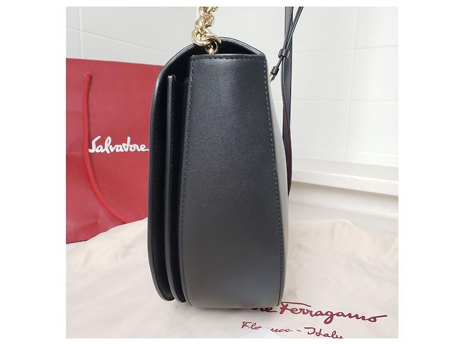 Salvatore Ferragamo Borsa a tracolla con patta Gancini Bella Nero - vista 5