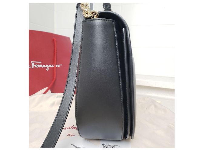 Salvatore Ferragamo Borsa a tracolla con patta Gancini Bella Nero - vista 6