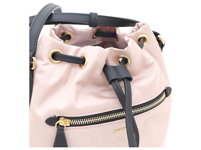 Burberry Borsa a secchiello in nylon con coulisse e borsa a tracolla Rosa - vista 4