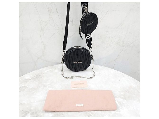 Miu Miu Borsa a tracolla multi Round Matelassé Logo Strap Nero - vista 9
