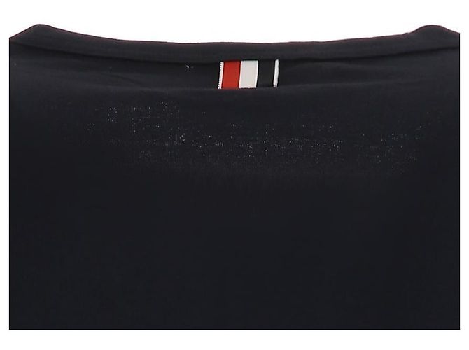 Thom Browne Three Stripes Kurzarm-T-Shirt mit Tasche in Navy - Ansicht 7