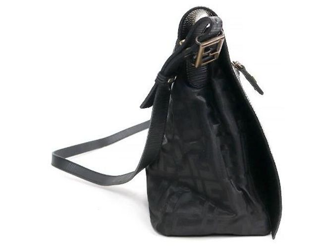 Fendi Borsa a tracolla con patta Juka nera Nero - vista 2