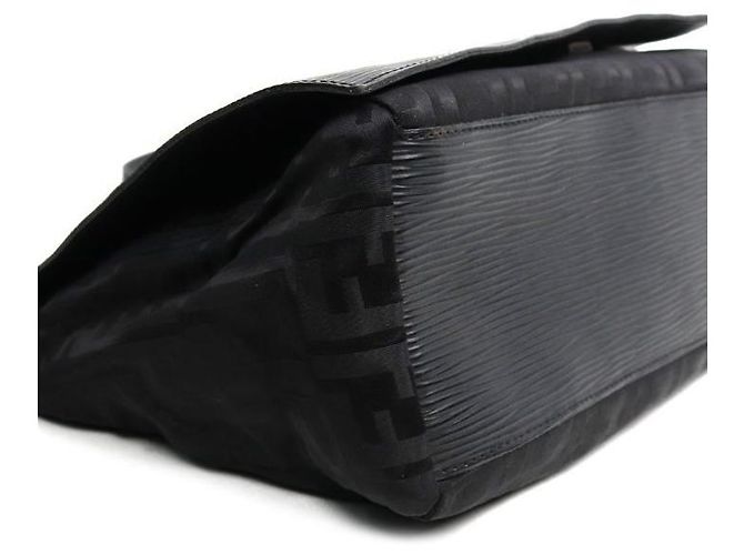 Fendi Borsa a tracolla con patta Juka nera Nero - vista 5