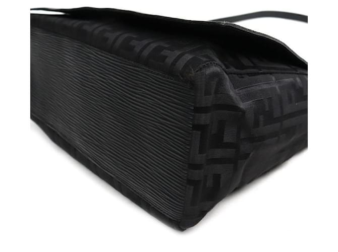 Fendi Borsa a tracolla con patta Juka nera Nero - vista 6