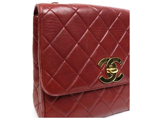 Chanel Bolsa de ombro de pele de cordeiro acolchoada com aba e corrente vermelha Vermelho - vista 10