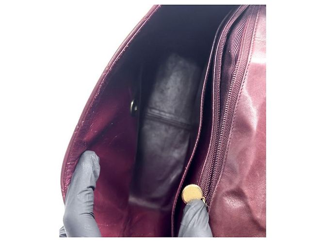 Chanel Bolsa de ombro de pele de cordeiro acolchoada com aba e corrente vermelha Vermelho - vista 12