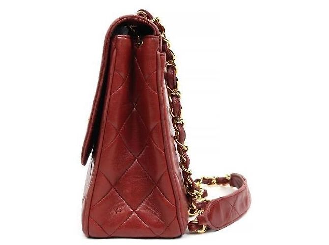 Chanel Bolsa de ombro de pele de cordeiro acolchoada com aba e corrente vermelha Vermelho - vista 2