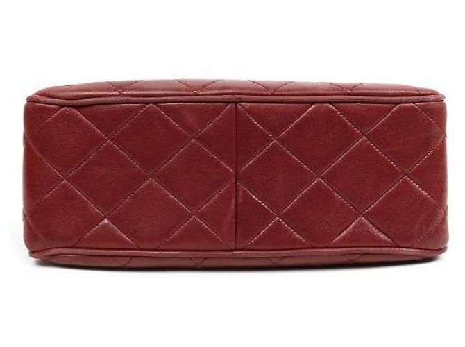 Chanel Bolsa de ombro de pele de cordeiro acolchoada com aba e corrente vermelha Vermelho - vista 4