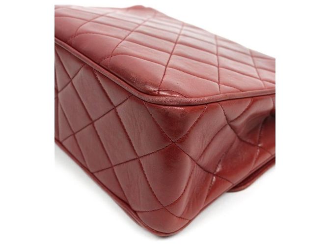 Chanel Bolsa de ombro de pele de cordeiro acolchoada com aba e corrente vermelha Vermelho - vista 6