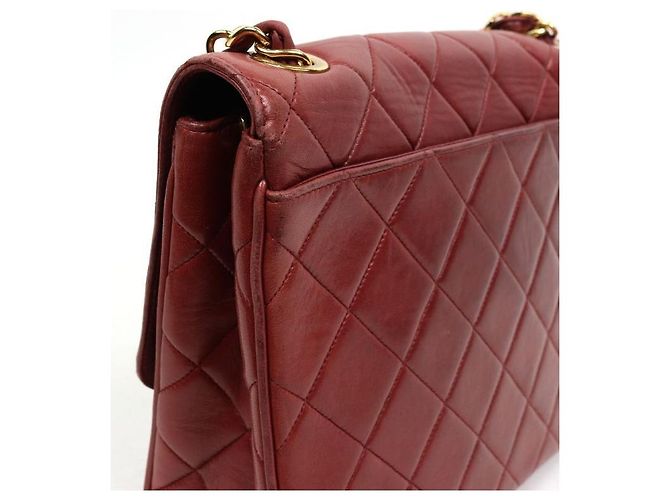 Chanel Bolsa de ombro de pele de cordeiro acolchoada com aba e corrente vermelha Vermelho - vista 8