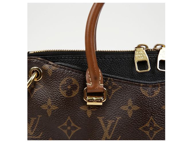 Louis Vuitton Borsa a spalla Pallas BB Nero - vista 3