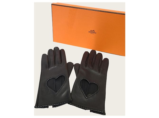 Hermès Schwarze Lederhandschuhe mit Herz für Damen - Ansicht 5