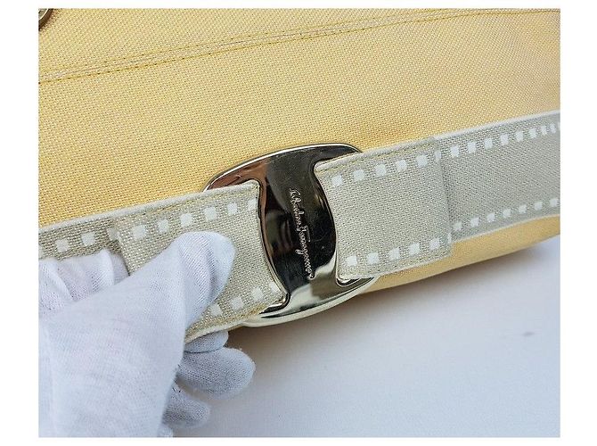 Borsa a tracolla in tela Salvatore Ferragamo Vara Bow Giallo - vista 2