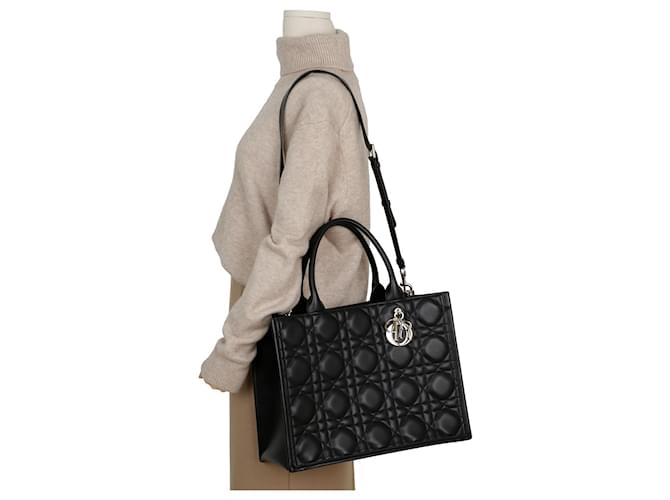 Dior Borsa a Tracolla Tote Medium Nero - vista 14
